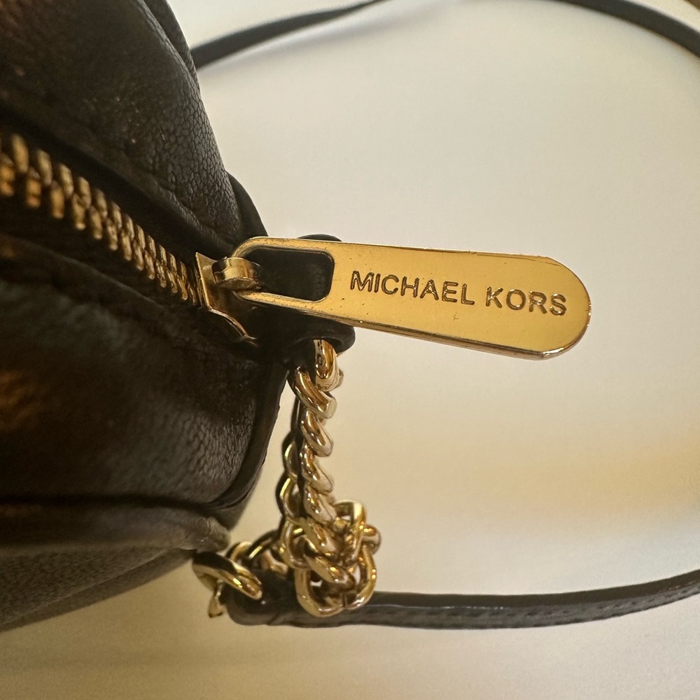 EUC Michael Kors small black leather crossbody bag - Picture 2 of 6